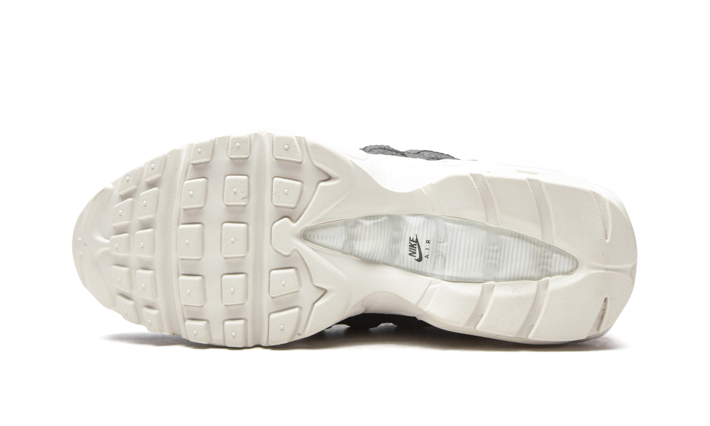 AIR MAX 95 SE MNS WMNS AQ4138 001