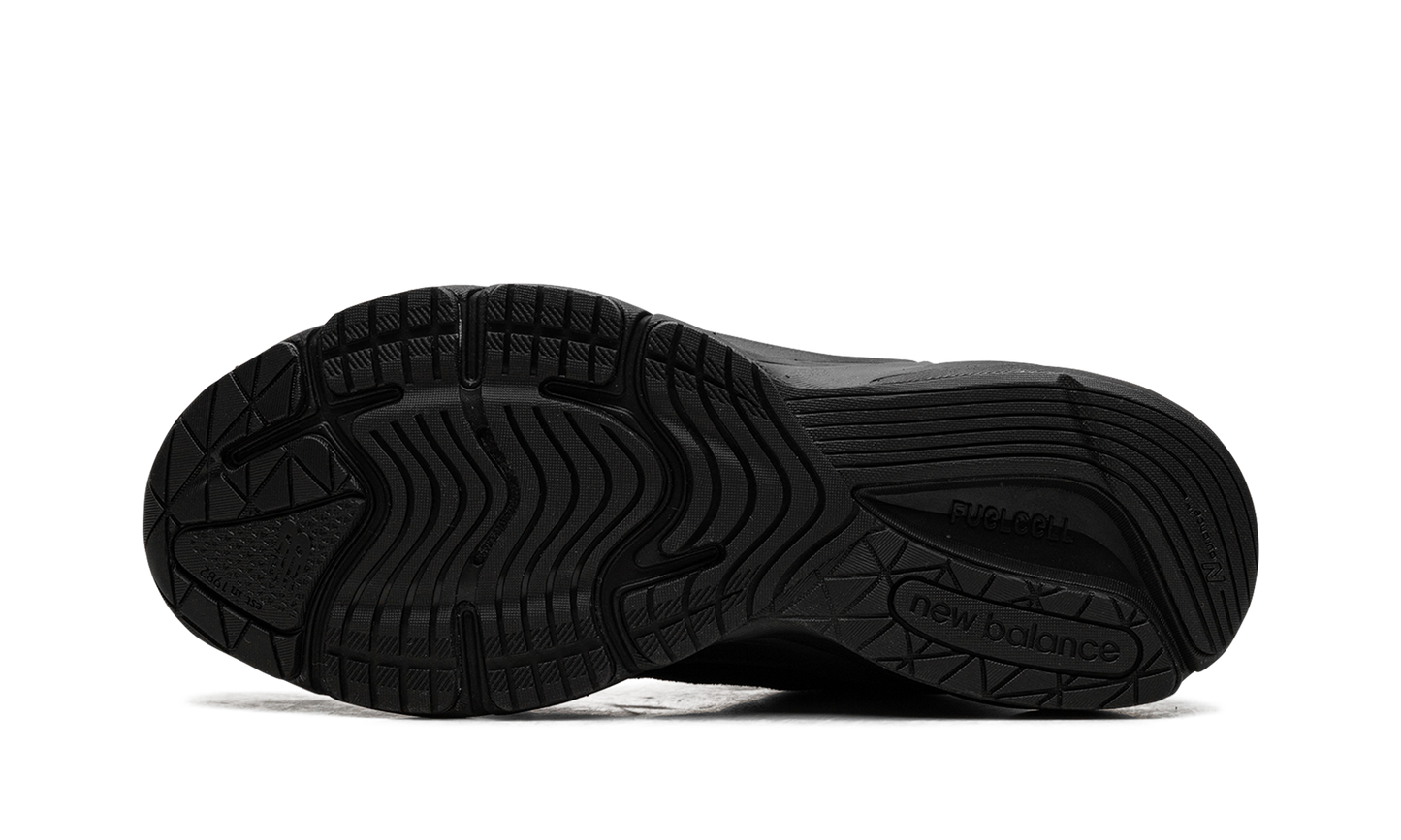 990 v6 "Triple Black" U990BB6