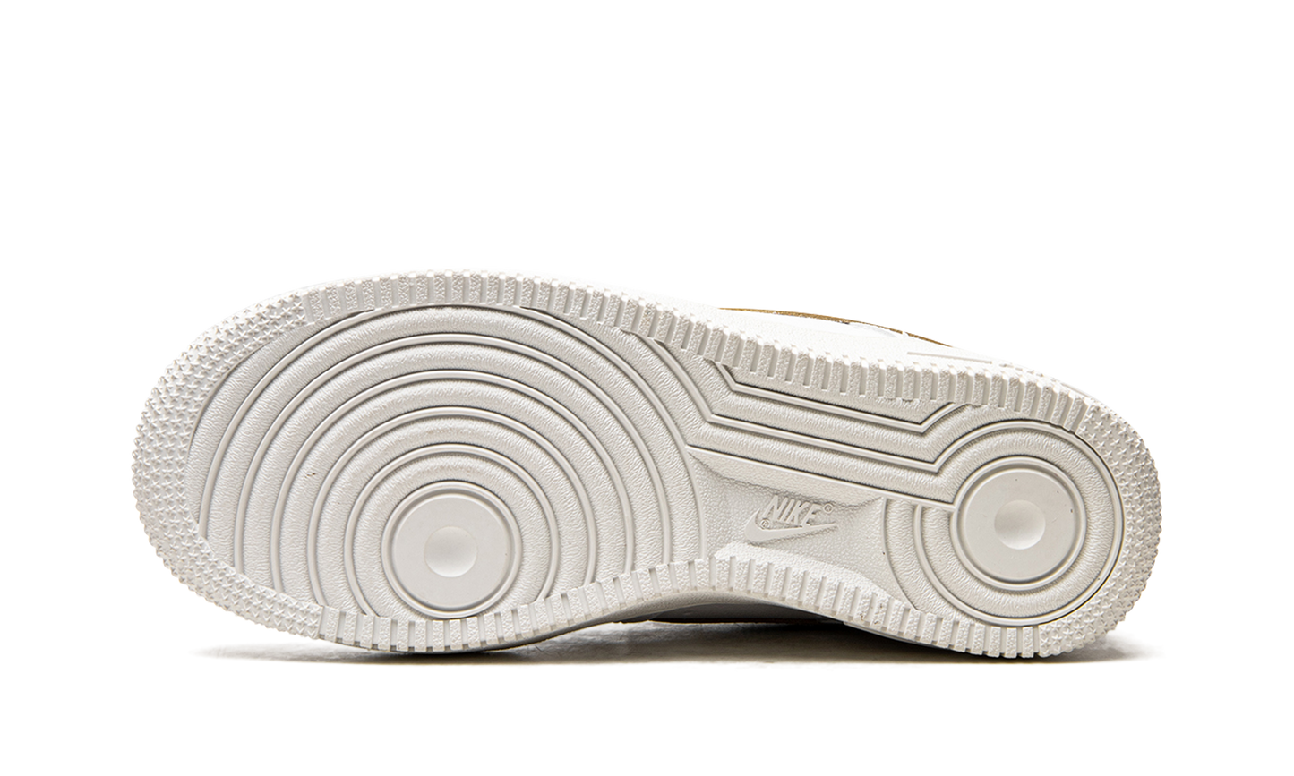 AIR FORCE 1 MNS WMNS "White / Gold / Silver" DD8959 106