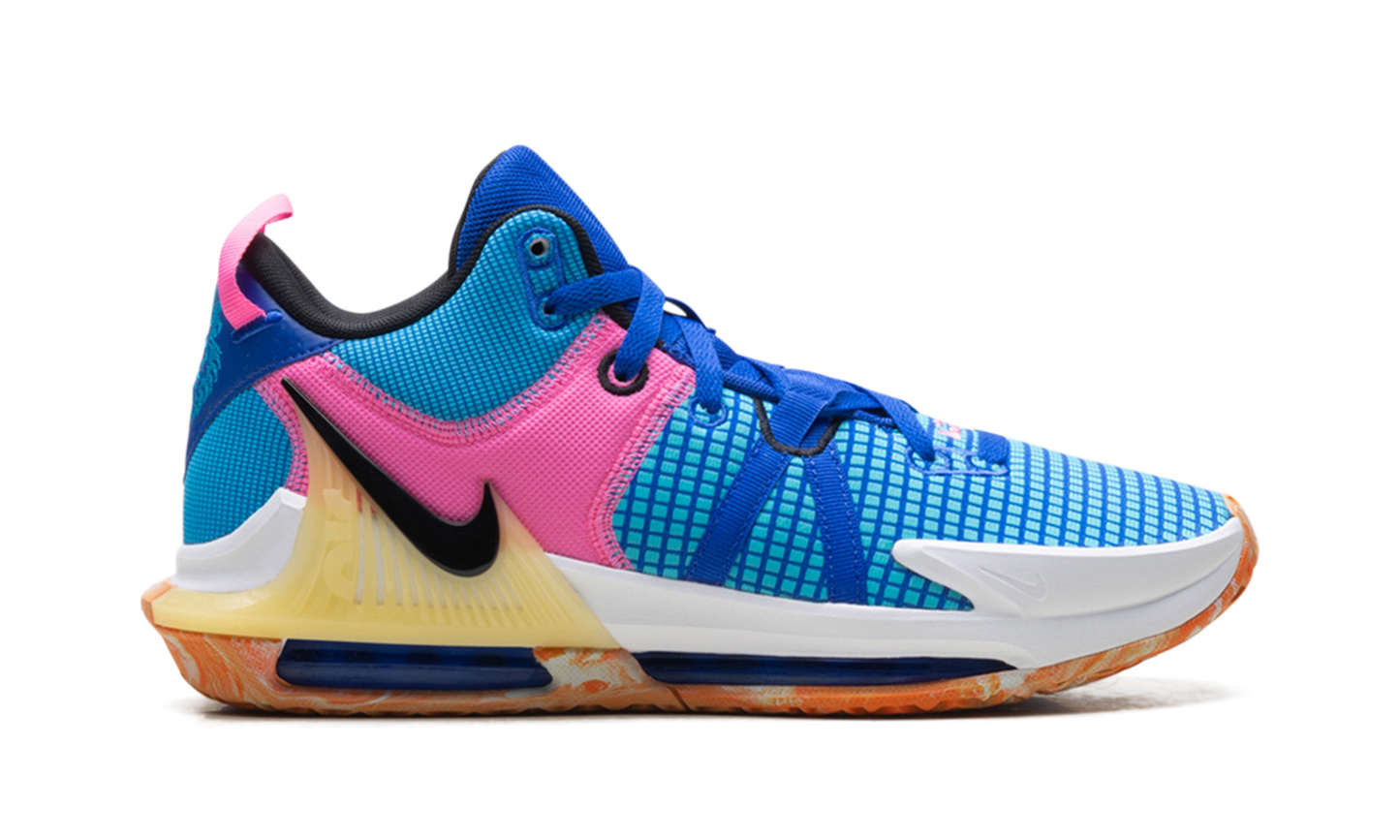 LeBron Witness 7 "Hyper Royal" DM1123 400