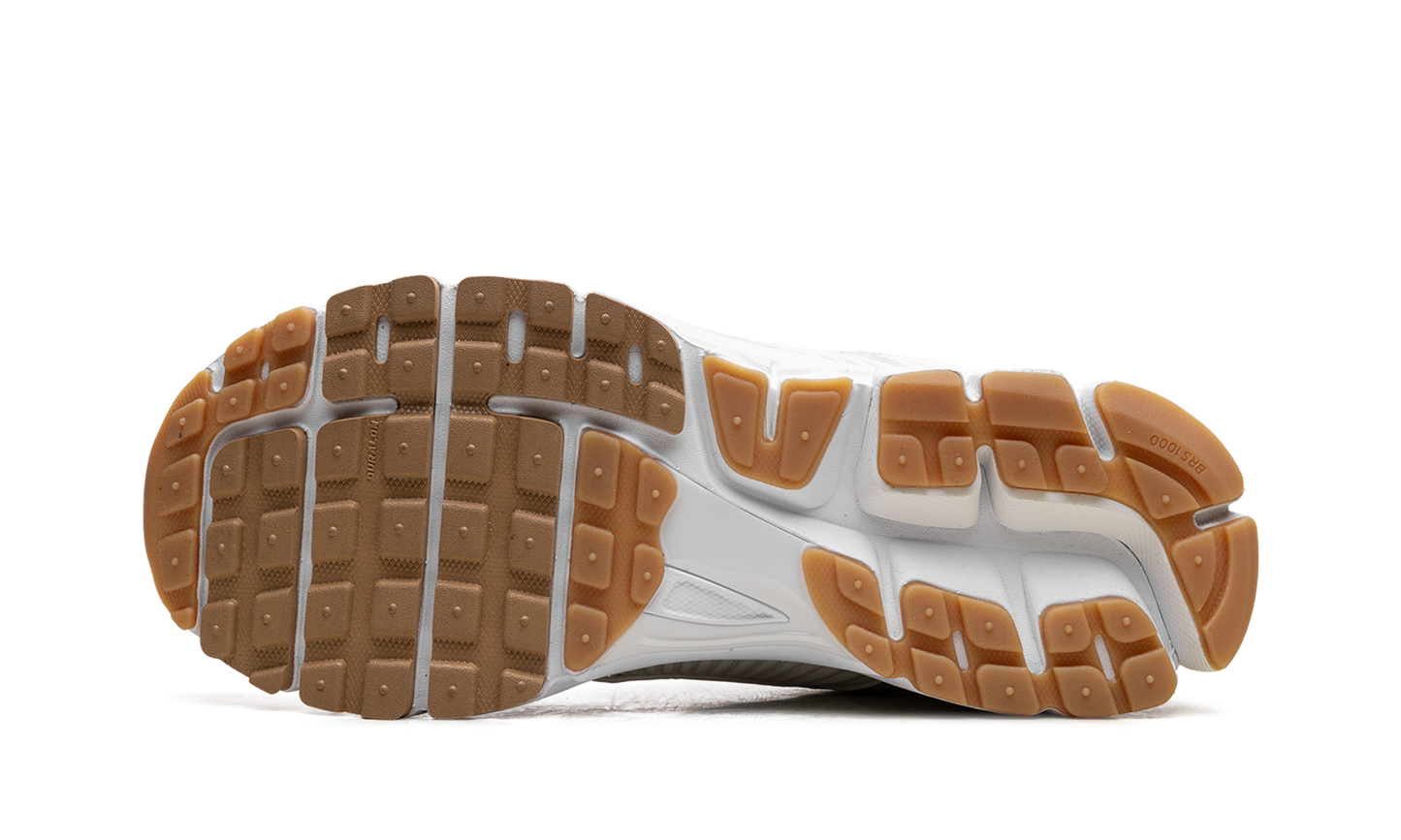 Zoom Vomero 5 WMNS "White Phantom Summit White" FJ2028 104