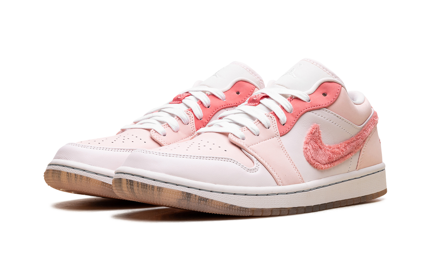 Jordan 1 Low SE WMNS "Mighty Swooshers Pink" DM5443 666