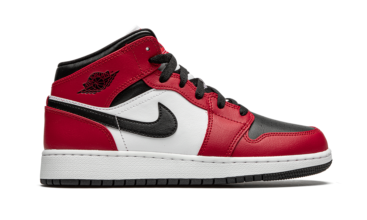 Air Jordan 1 Mid GS "Chicago Black Toe" 554725 069