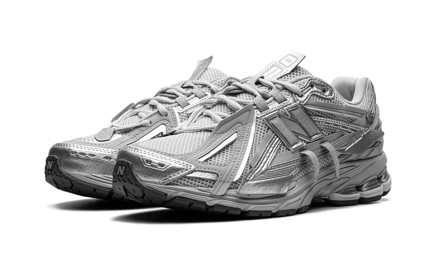 1906A "Concrete Silver Metallic" M1906AG