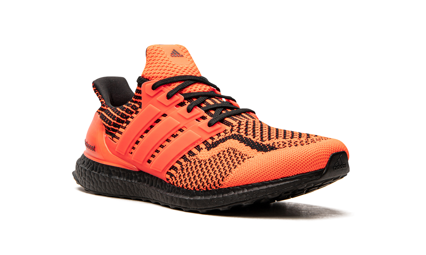 UltraBoost 5.0 DNA "Solar Red / Core Black"