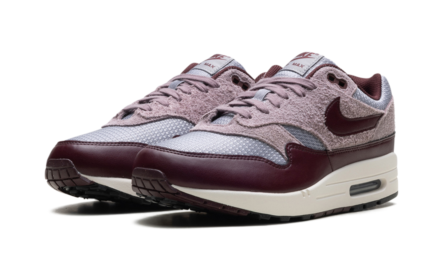 Air Max 1 ESS PRM "CEMENT GREY/BURGUNDY CRUSH" FQ7327 001