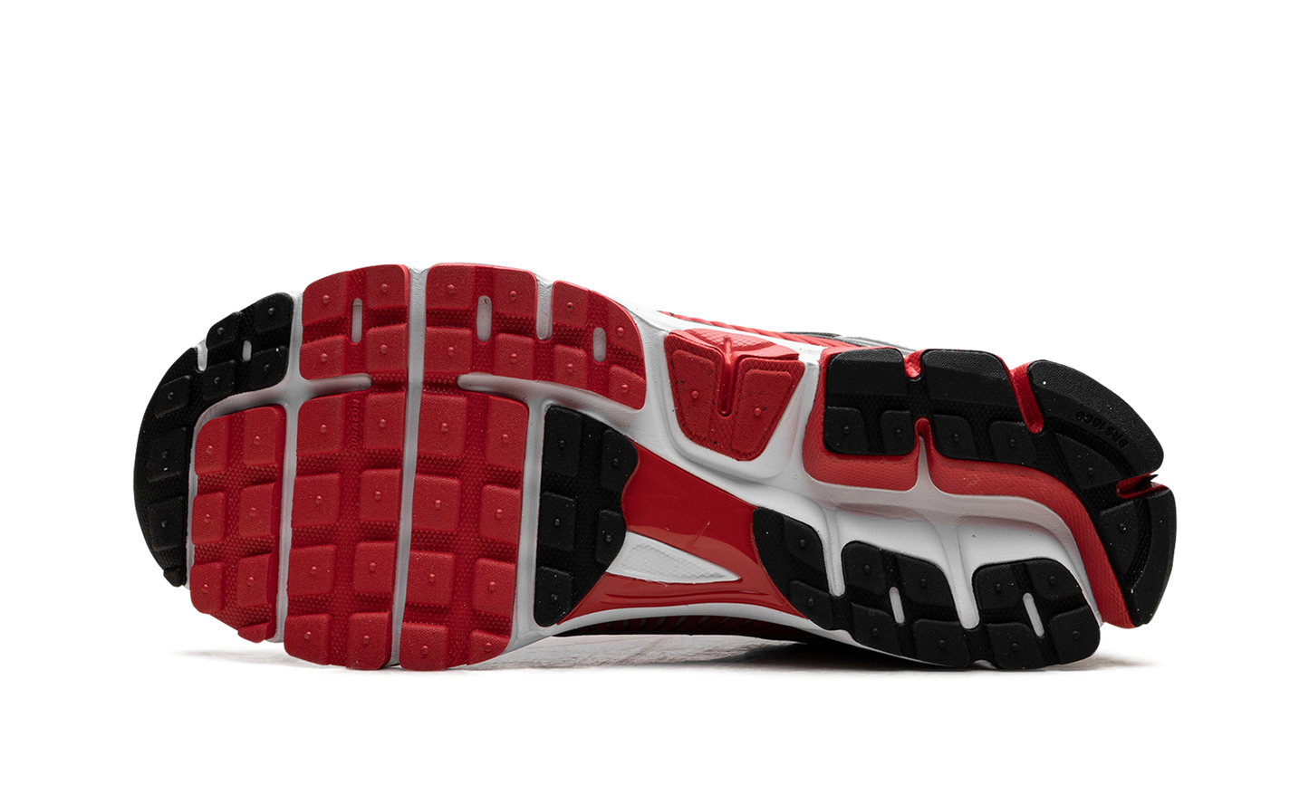 Zoom Vomero 5 "Metallic Silver University Red" HV0926 095