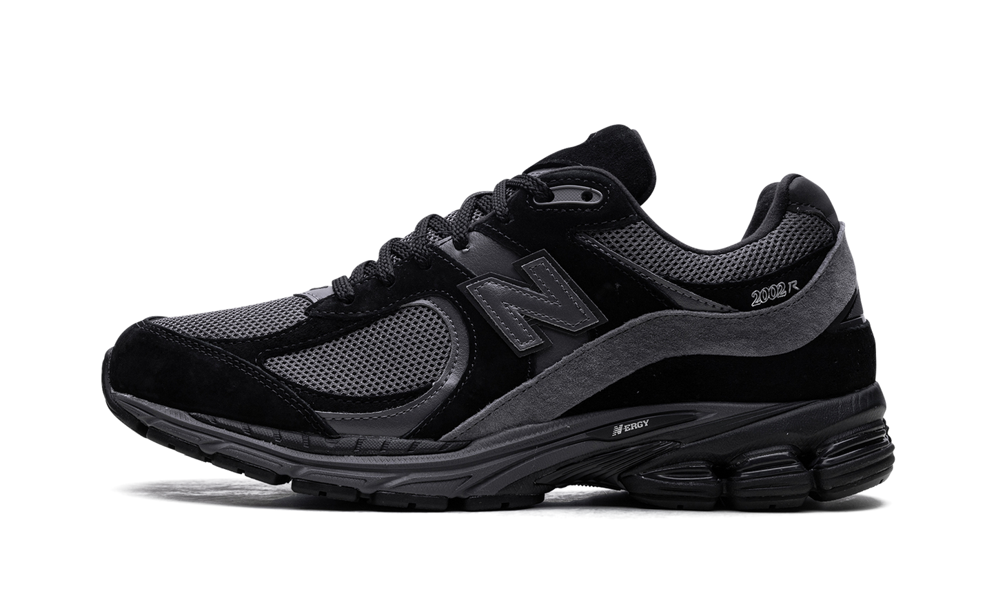 2002R "Black Magnet" M2002RBL