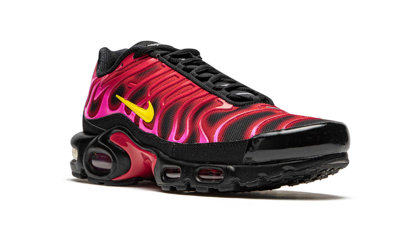 Air Max Plus TN "Supreme - Black / Red" DA1472 600