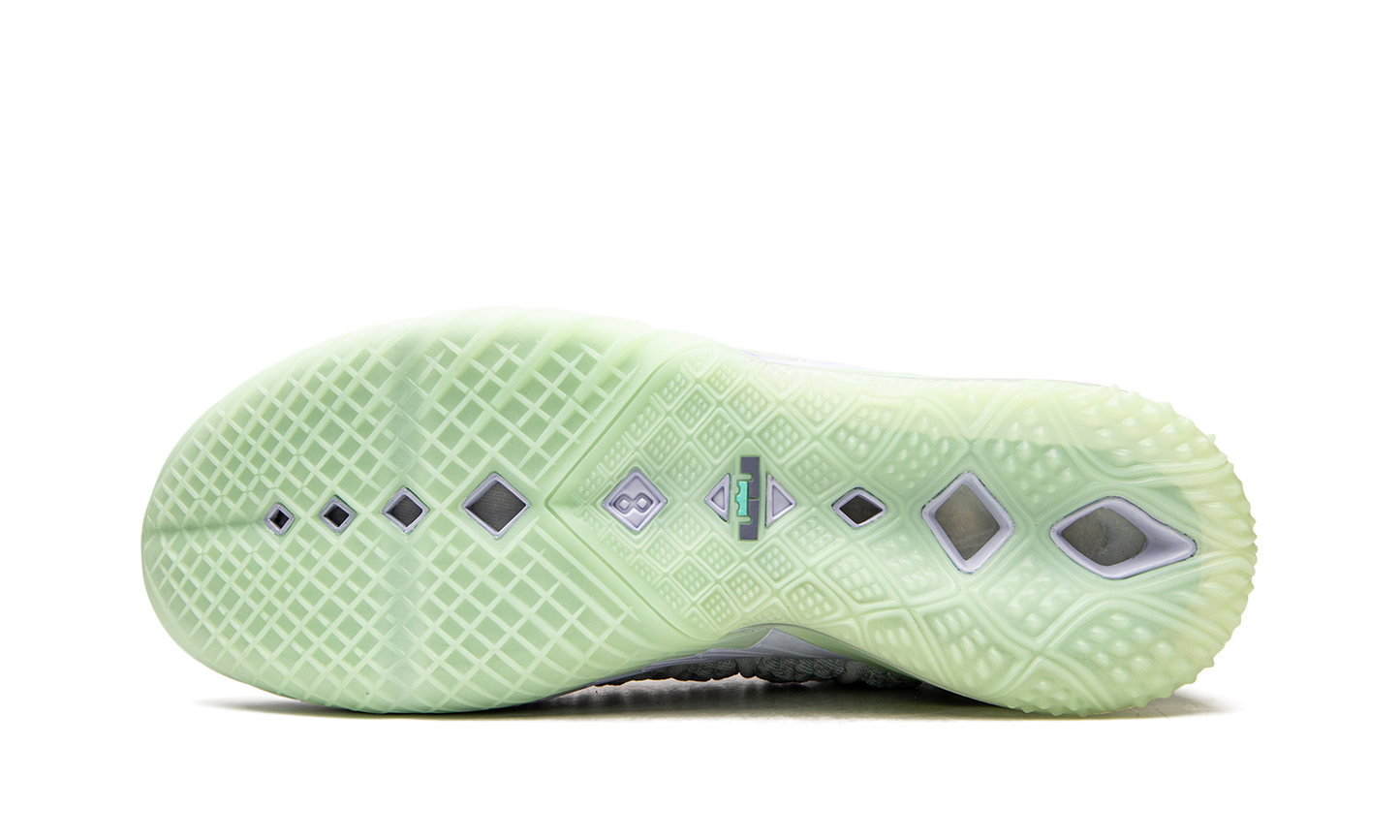 LeBron 18 "Diana Taurasi GOAT Vision" CQ9283 401