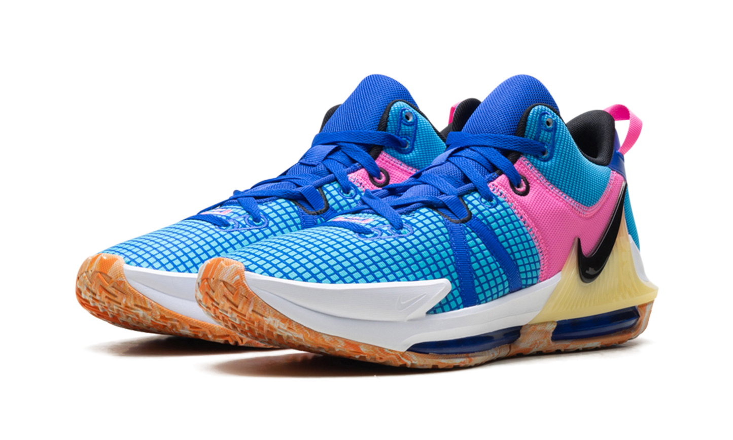 LeBron Witness 7 "Hyper Royal" DM1123 400