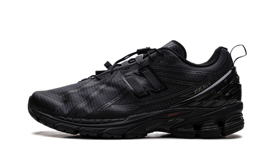 1906R "Black Magnet" M1906RNB