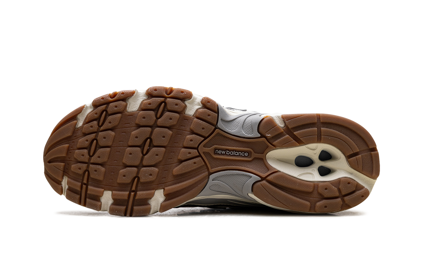 740 "Beige Grey" U740AA2