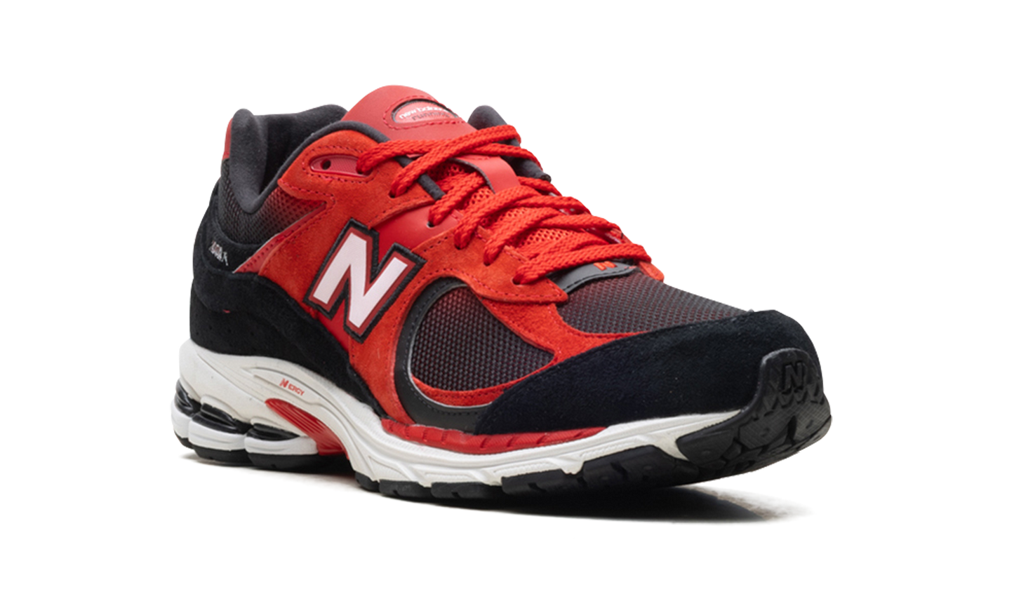 2002R "Black/True Red" U2002RZA