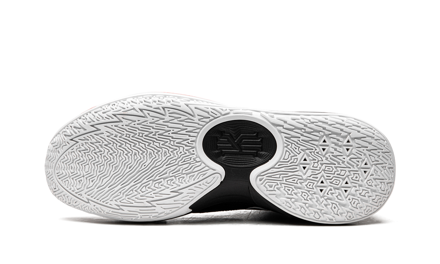 Kyrie Low 5 "Dominoes" DJ6012 001