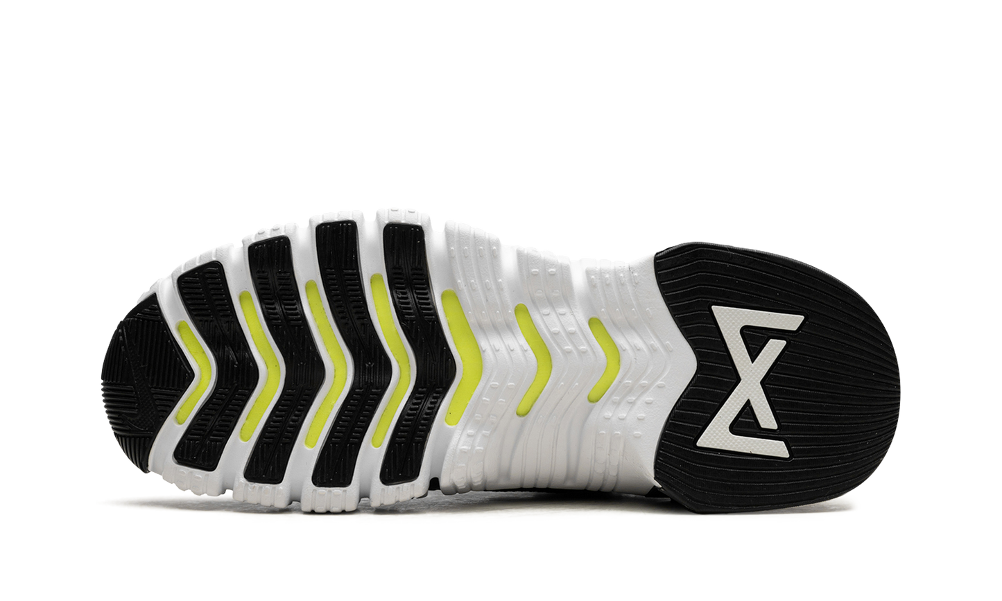 FREE METCON 3 WMNS "Black / White" CJ6314 010