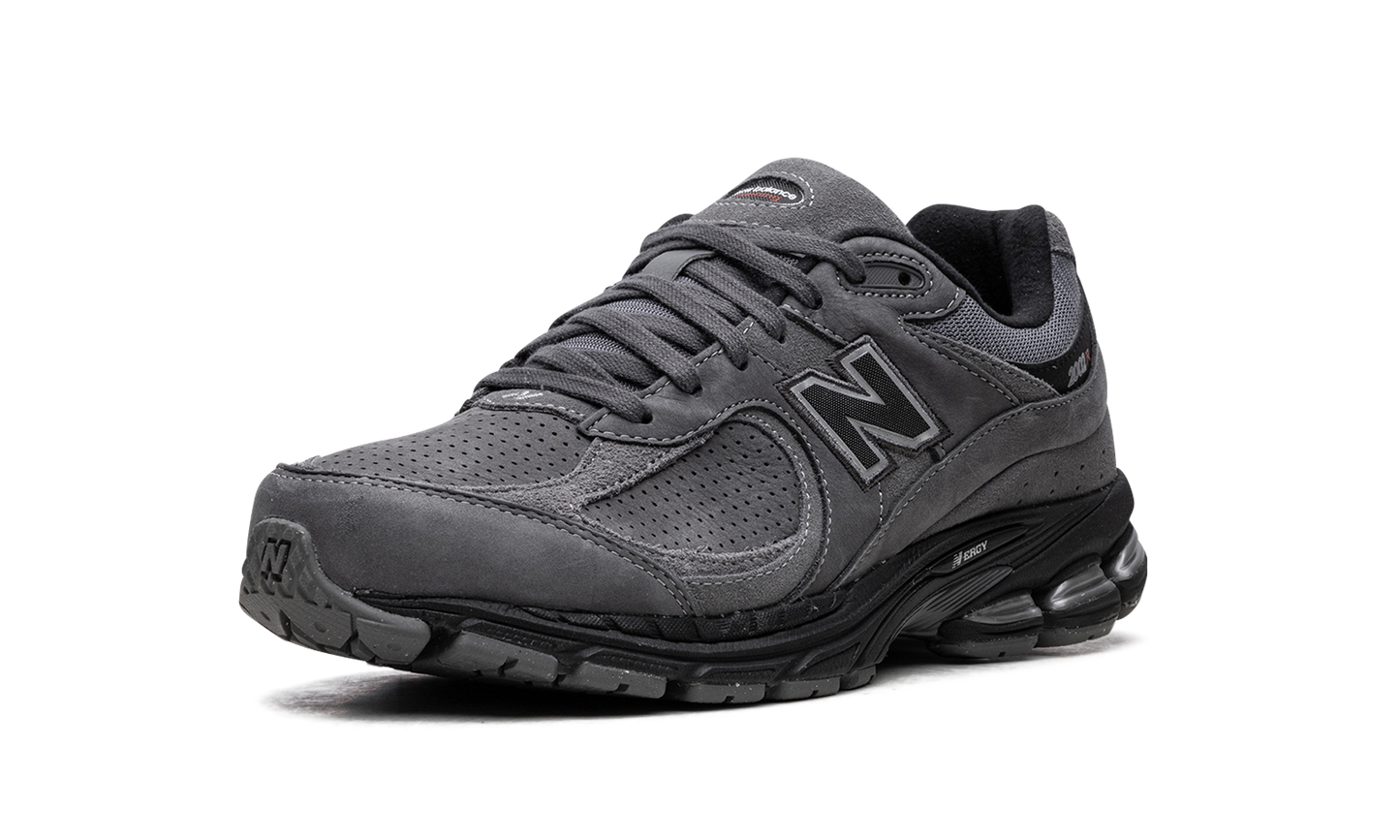 2002R "Castlerock / Black" M2002REH