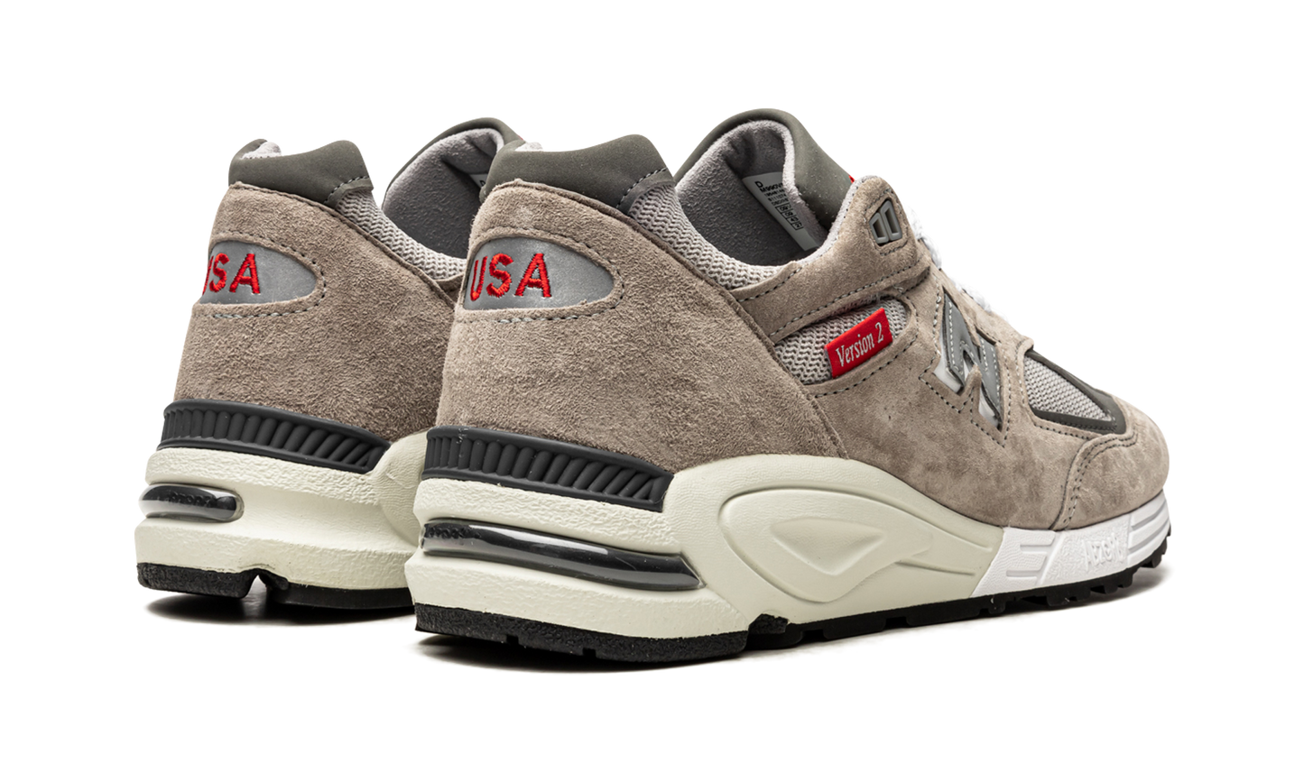 Made in US 990 v2 "Grey / Red" M990VS2