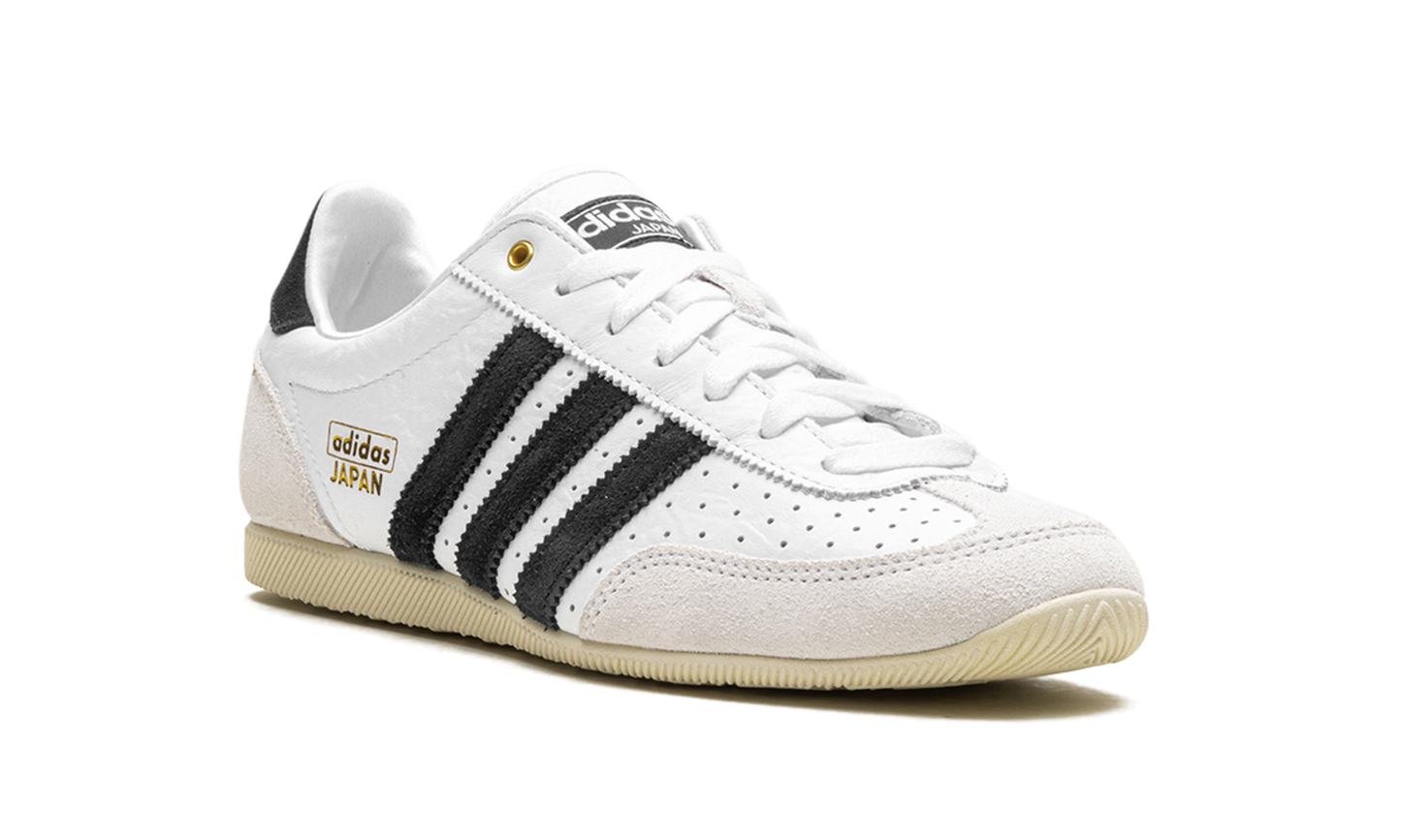 Japan WMNS "Cloud White Black" IH5489