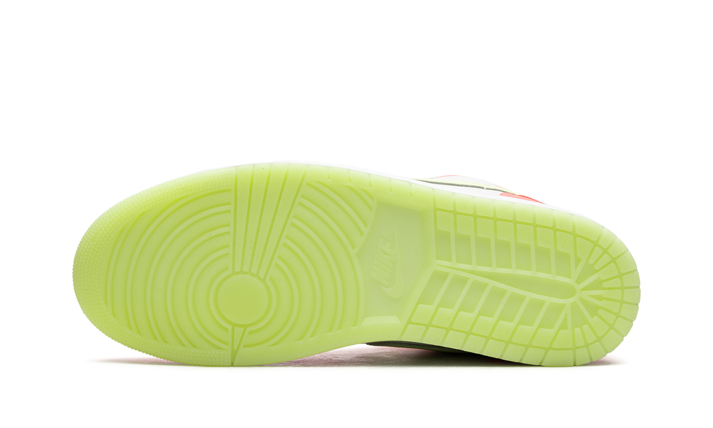 Jordan 1 Low SE "Lava Glow" FN6772 671