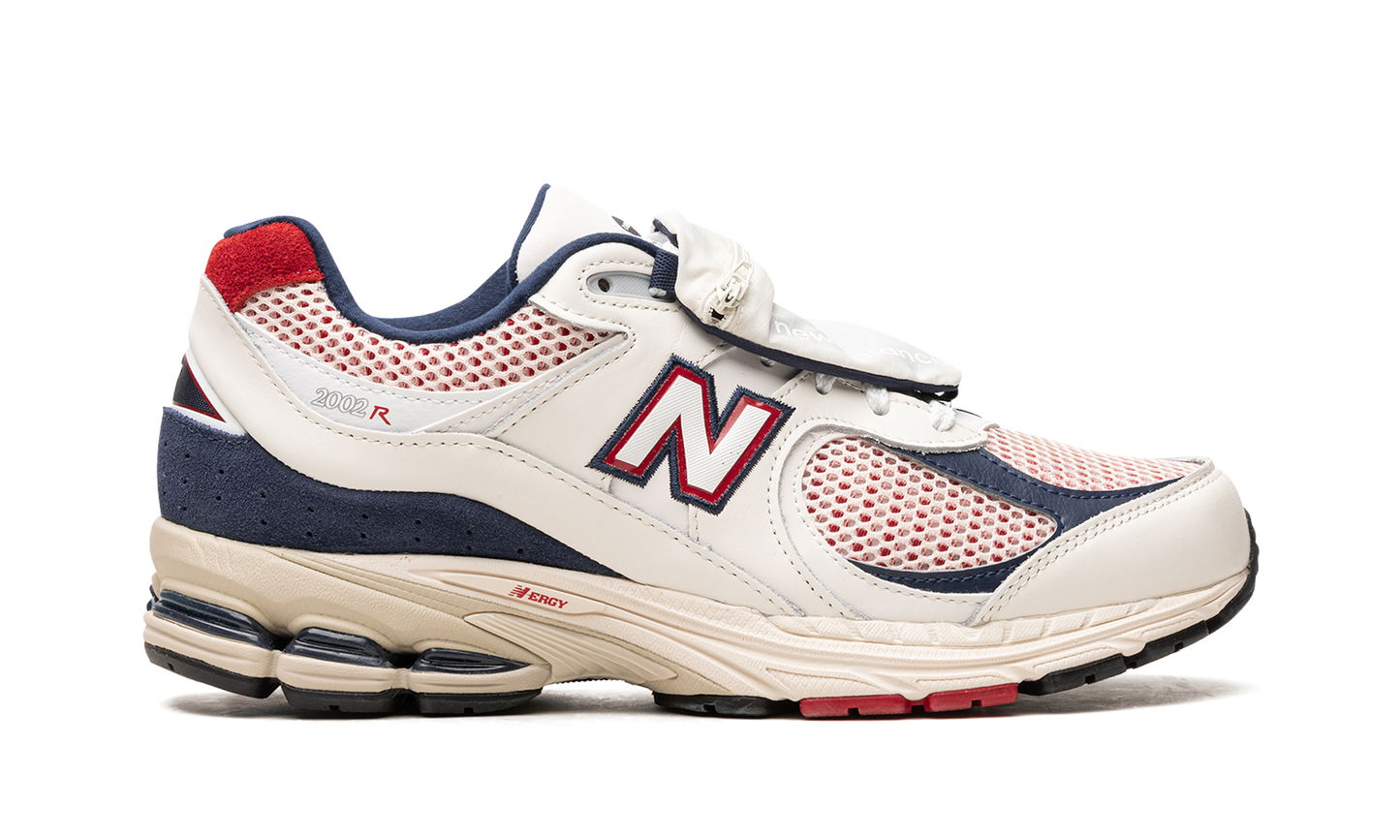 2002R "Sea Salt/Team Red" M2002RVE