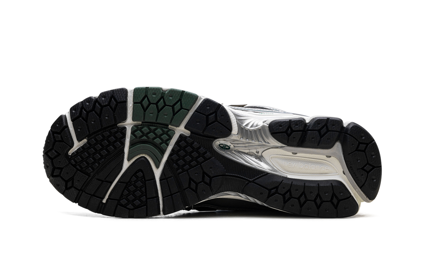 1906R "Silver Metallic Nightwatch Green" M1906REU