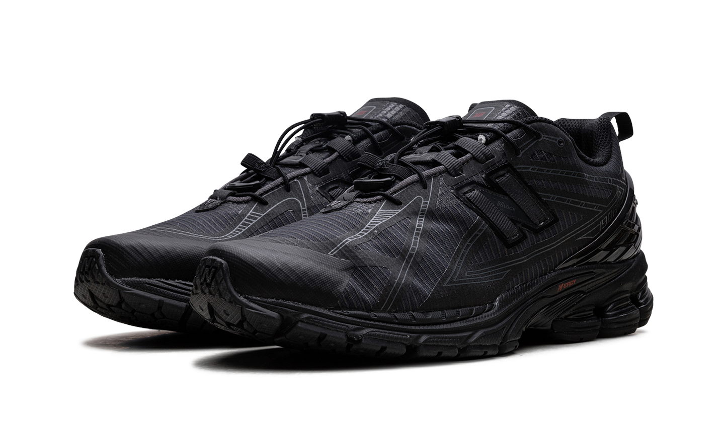 1906R "Black Magnet" M1906RNB