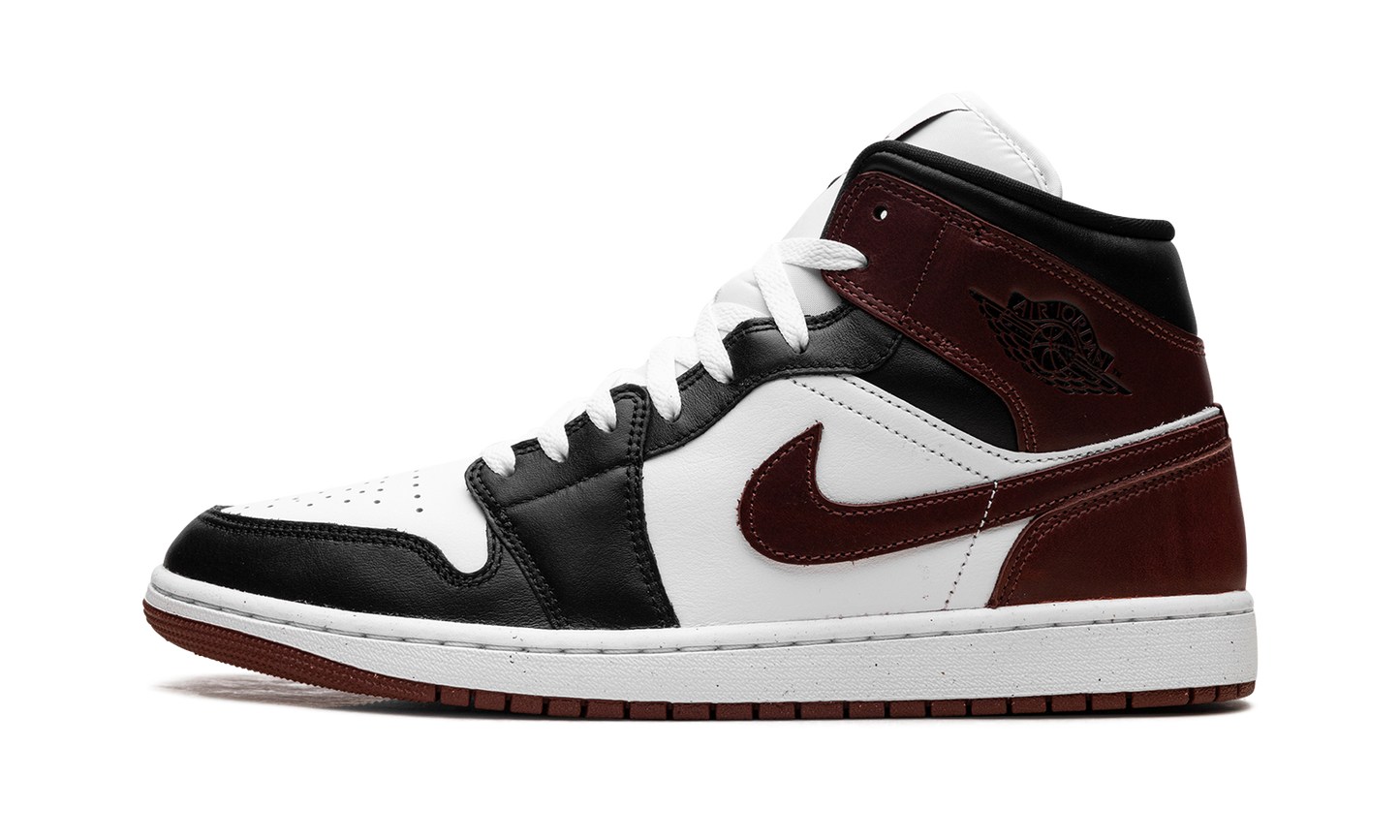 Jordan 1 Mid SE "Dark Pony" HF3216 102