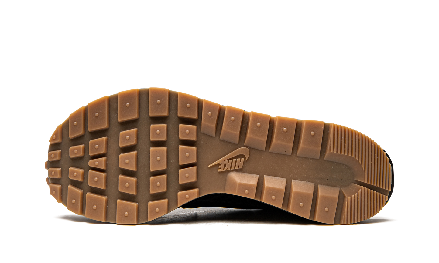 VaporWaffle "Sacai - Off Noir" DD1875 001