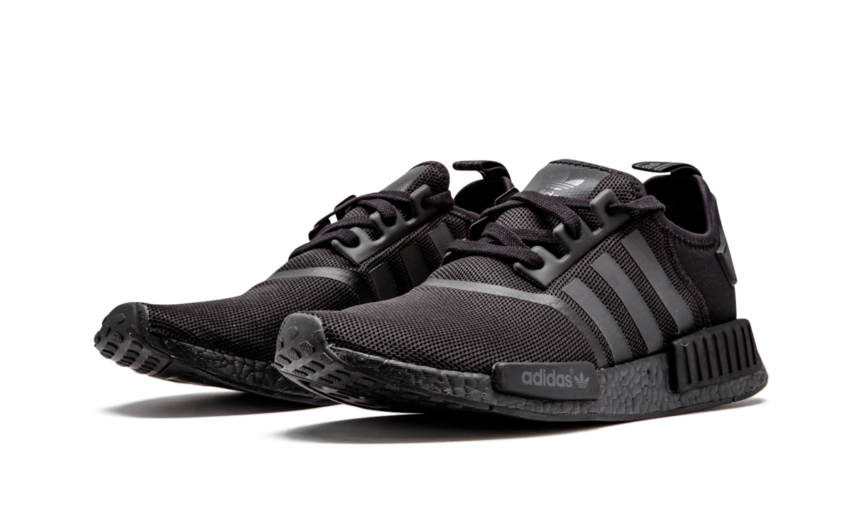 NMD_R1 "TRIPLE BLACK"