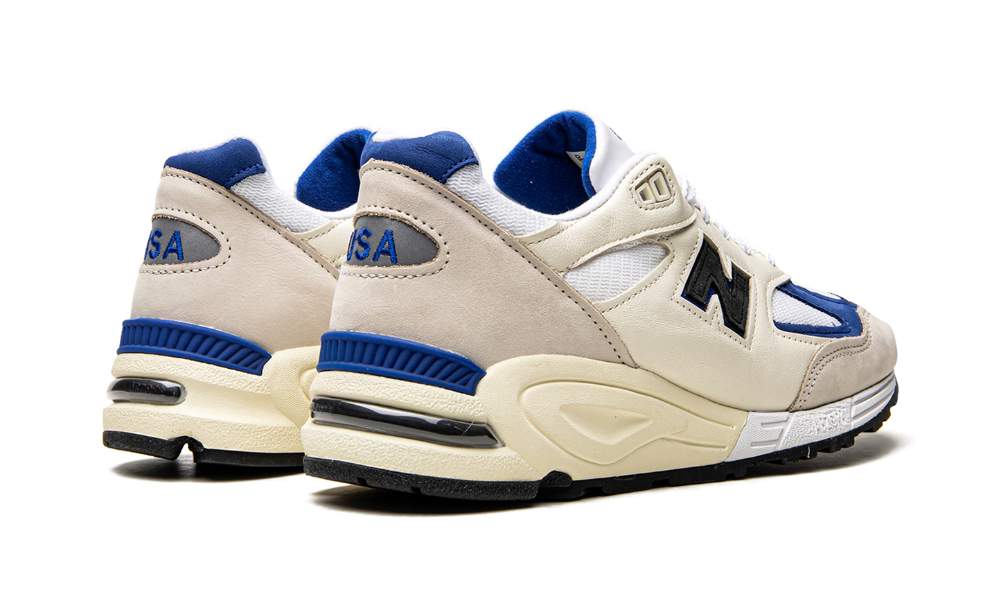 990v2 "Made In USA White/Blue" M990WB2
