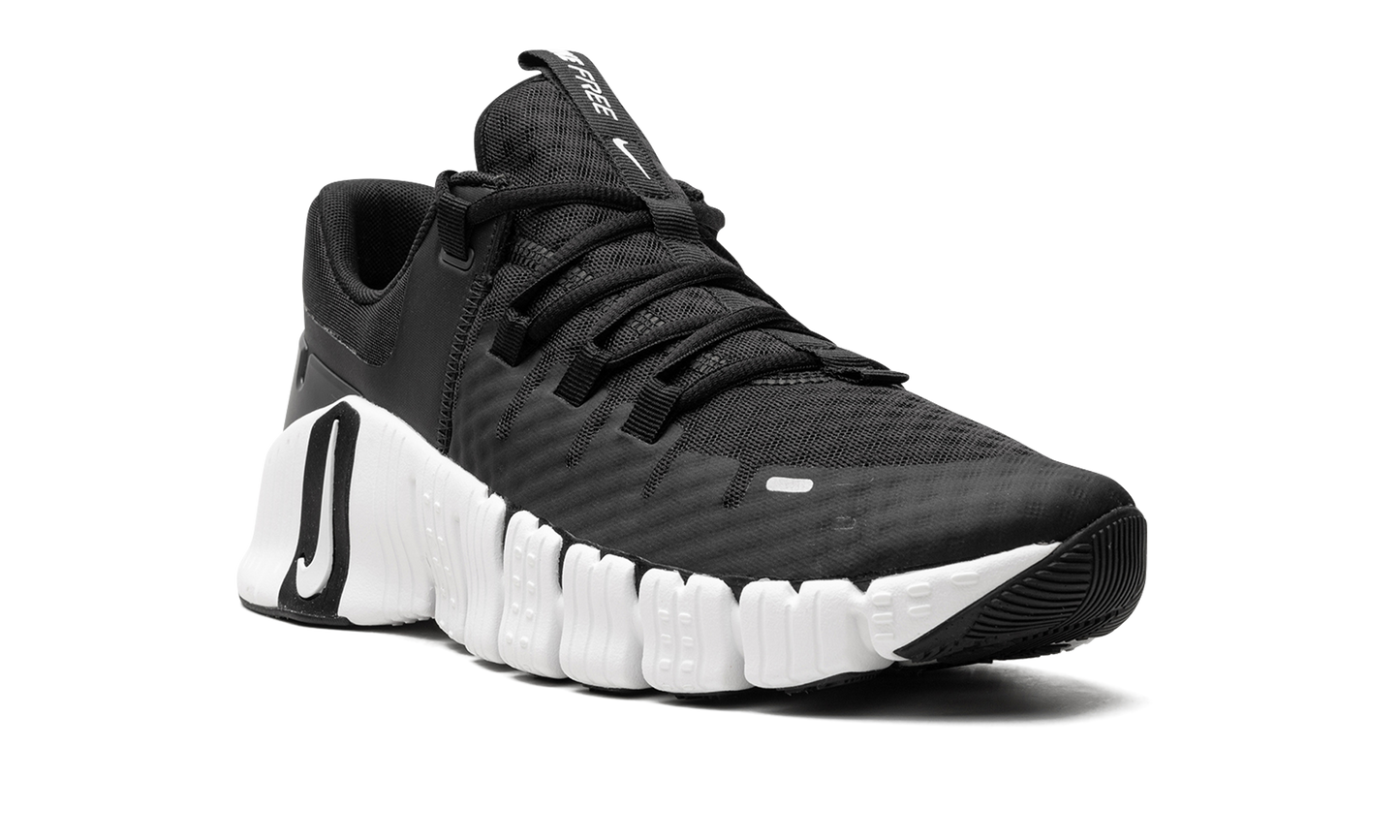 Free Metcon 5 "Black / White" DV3949 001