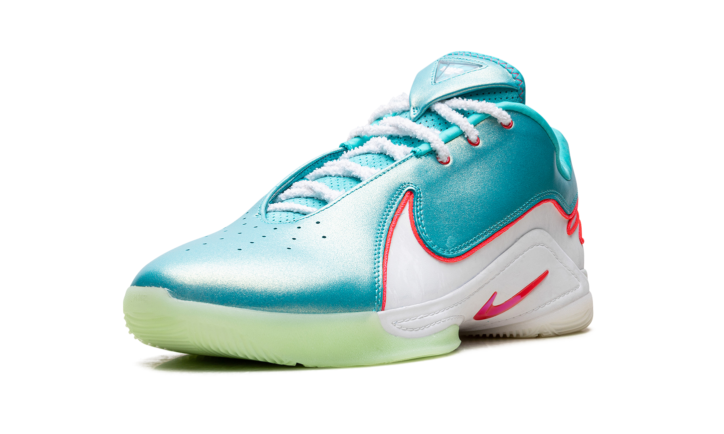 LeBron 22 "Christmas" HV5148 600