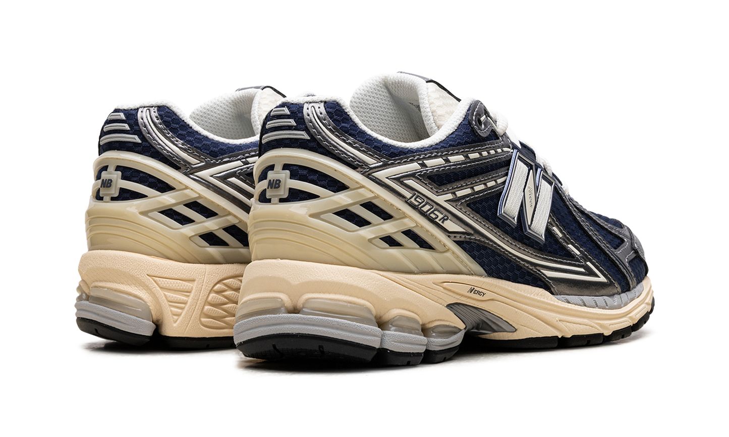 1906R "Vintage Indigo" U1906RCK