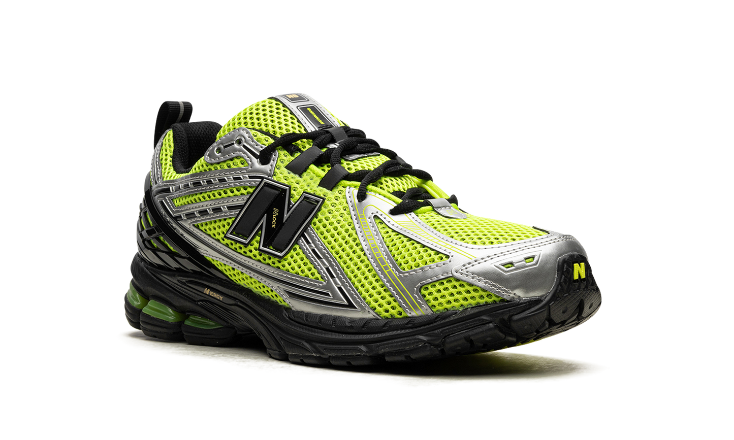 1906R "Volt / Black" M1906RCG