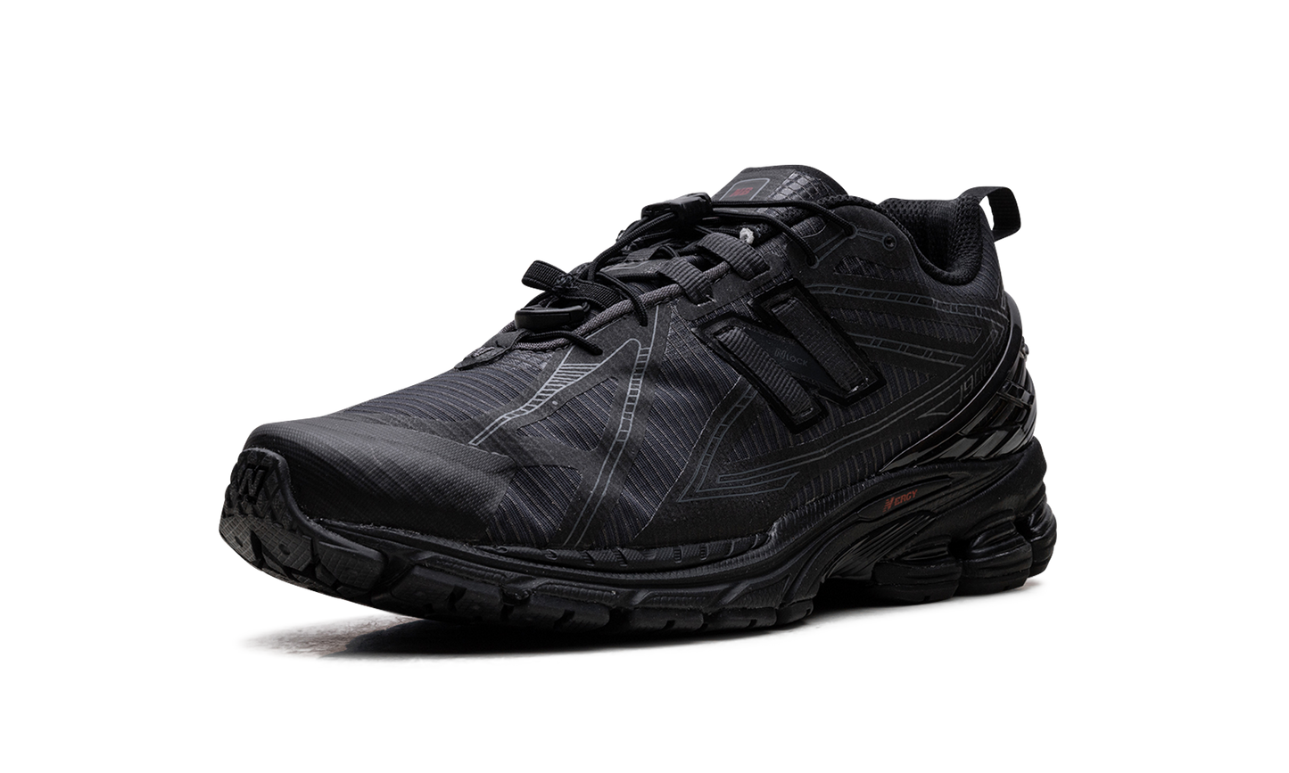 1906R "Black Magnet" M1906RNB