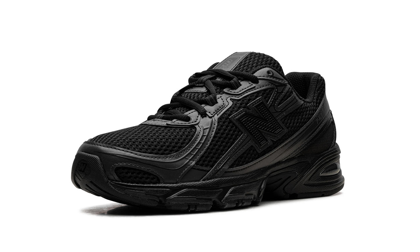 740 "Triple Black" U740BO2