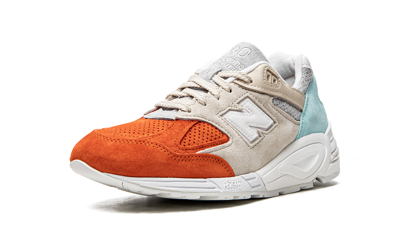 990 v2 "Kith Cyclades" M990KC2