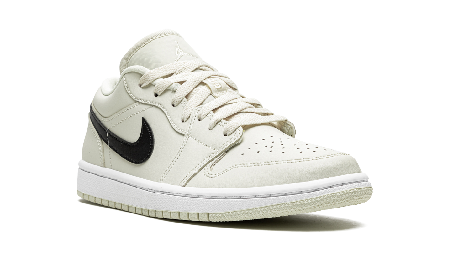 AIR JORDAN 1 LO WMNS "Coconut Milk" DC0774 121