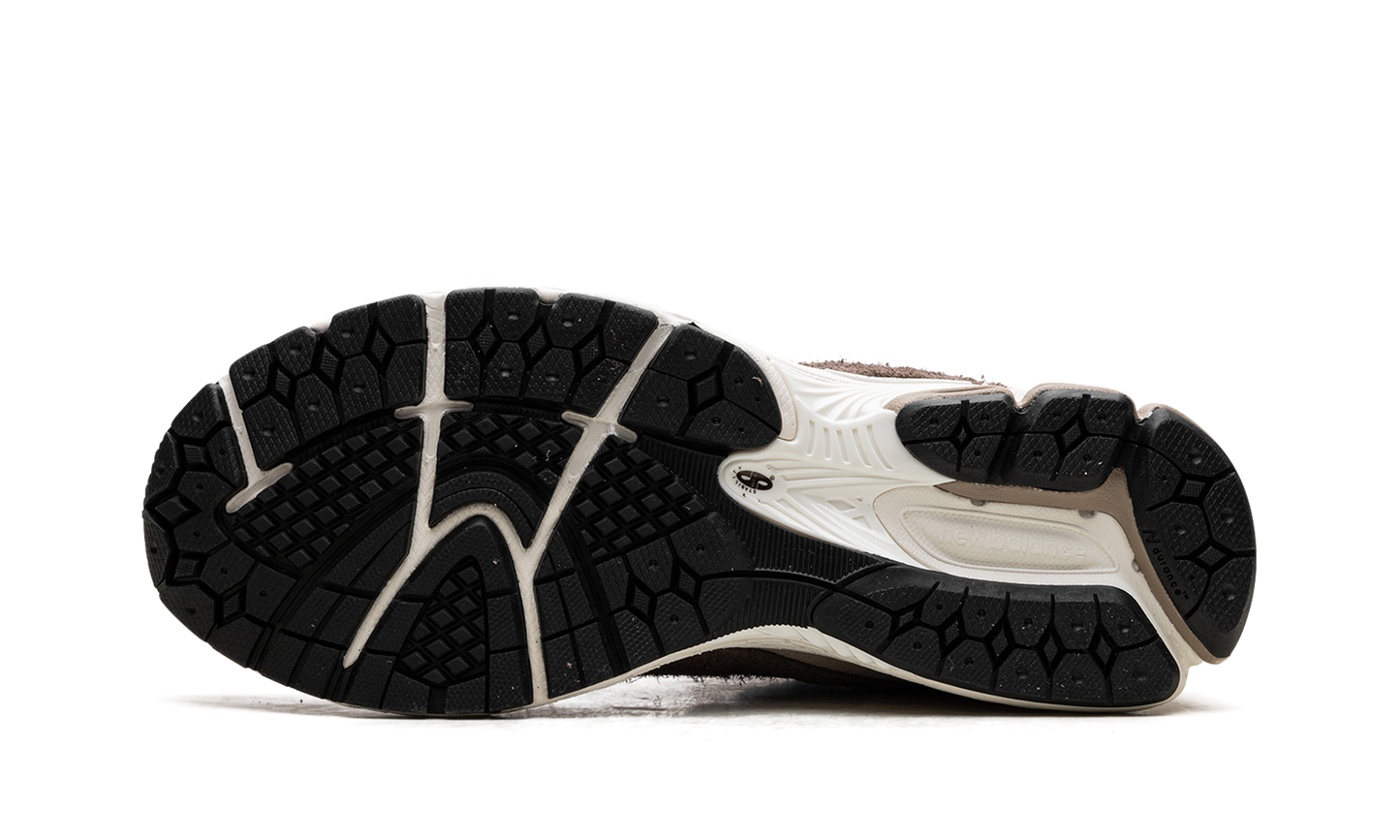 2002R "ASOS Exclusive Brown" M2002RAY