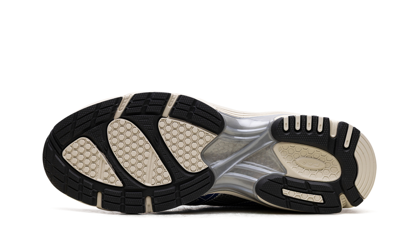 Gel-DS Trainer 14 "White Blue" 1203A607 103