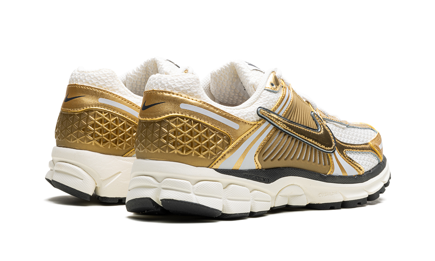 Zoom Vomero 5 WMNS "Metallic Gold" HF7723 001