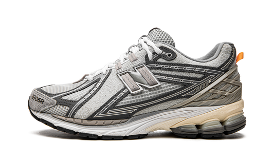 1906R "INVINCIBLE x N.HOOLYWOOD Grey Swan" M1906RNI