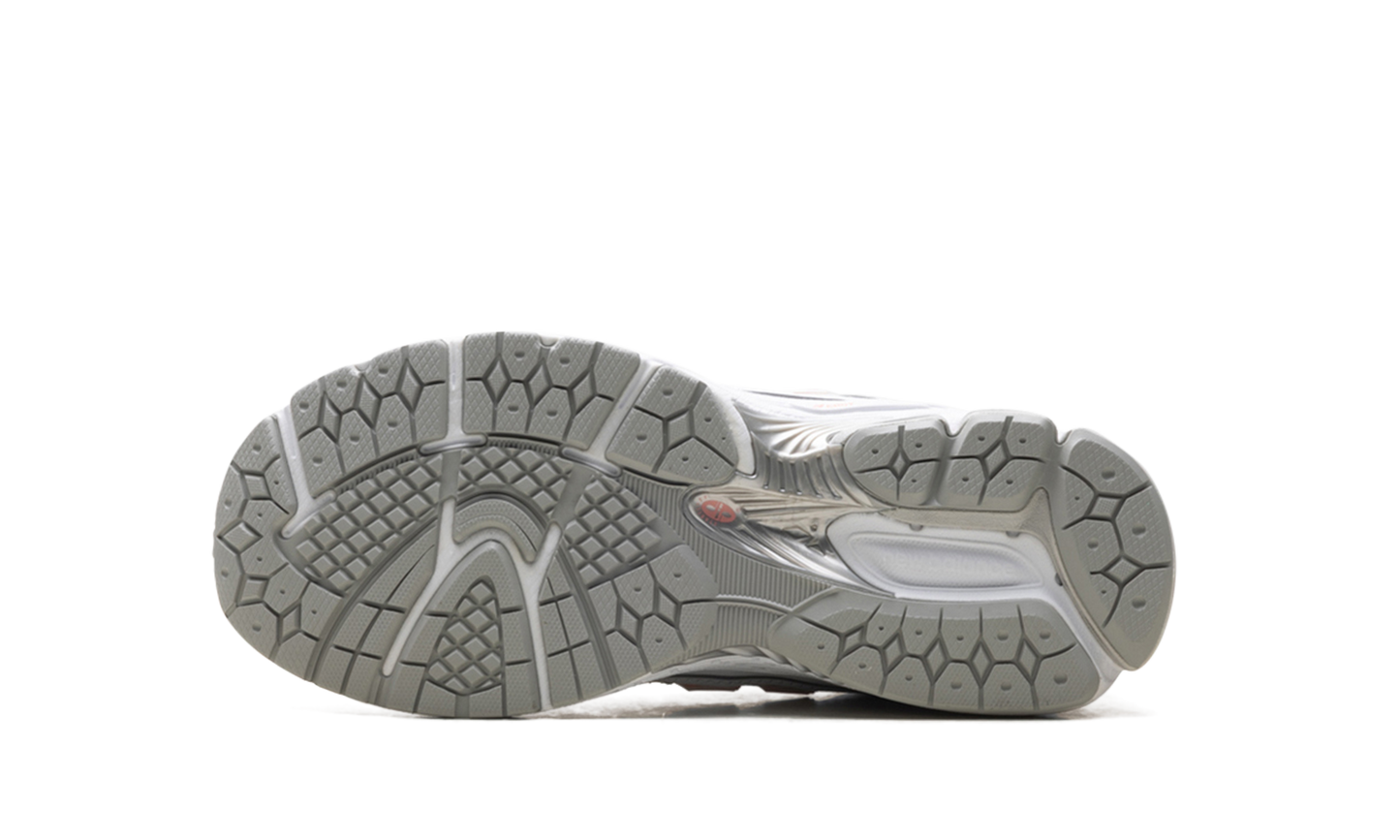 1906R GS "White Sun Fade Red" GC1906CL