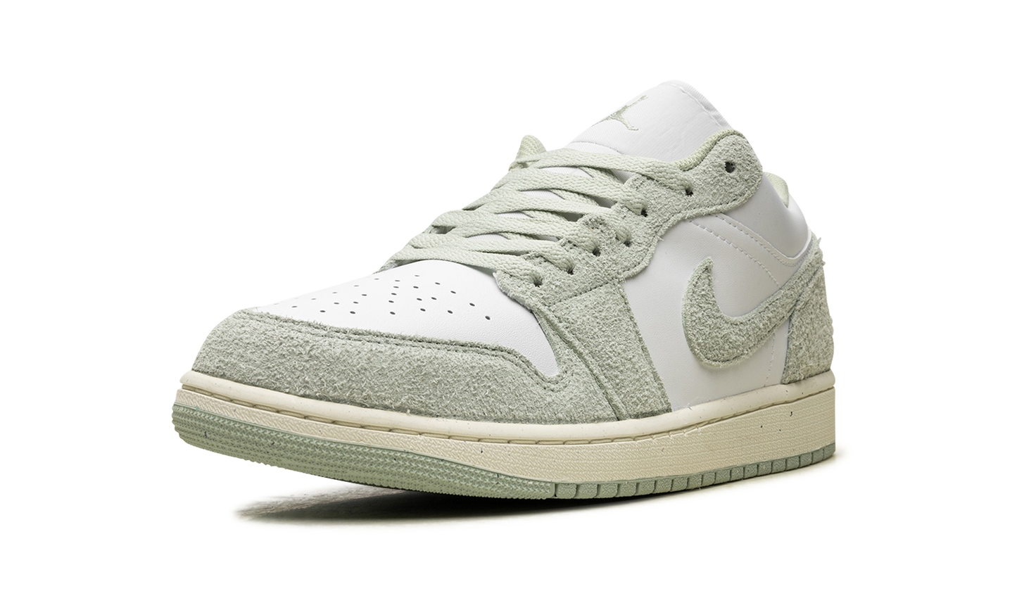 Air Jordan 1 Low SE "Seafoam" FN5214 131