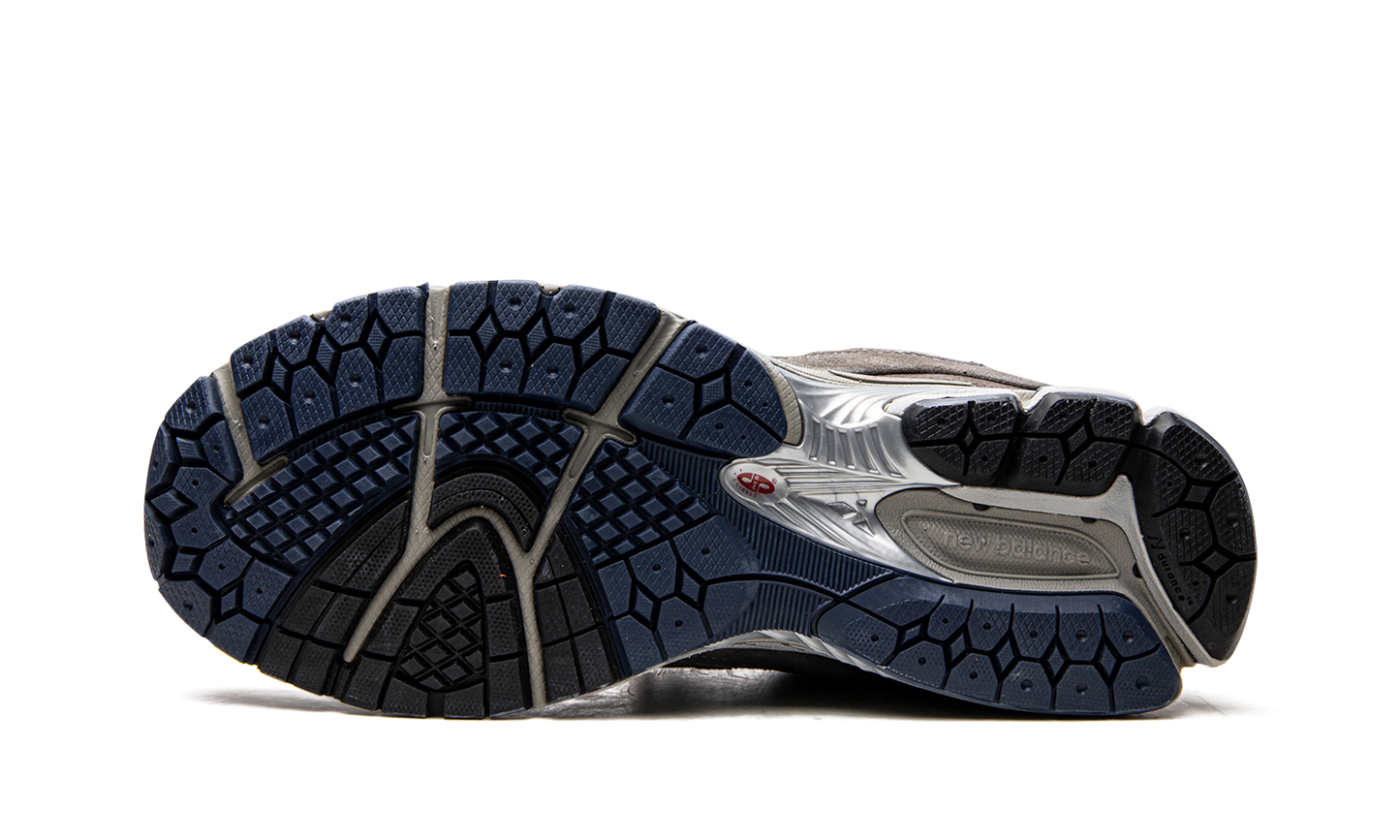 2002R "Grey Pouch" M2002RVA