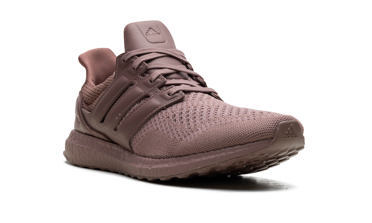 ULTRABOOST 1.0 WMNS "Wonder Oxide" GY9903