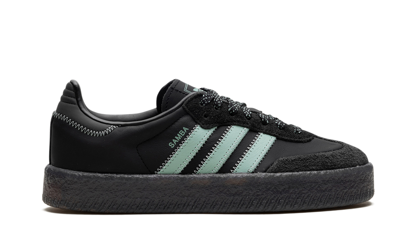 Sambae WMNS "Core Black Haze Green" IE9110