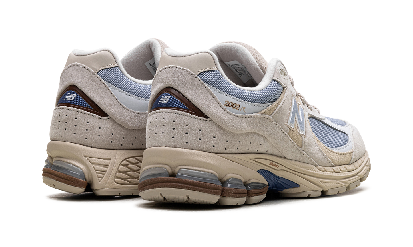 2002R "Sandstone" M2002RBZ