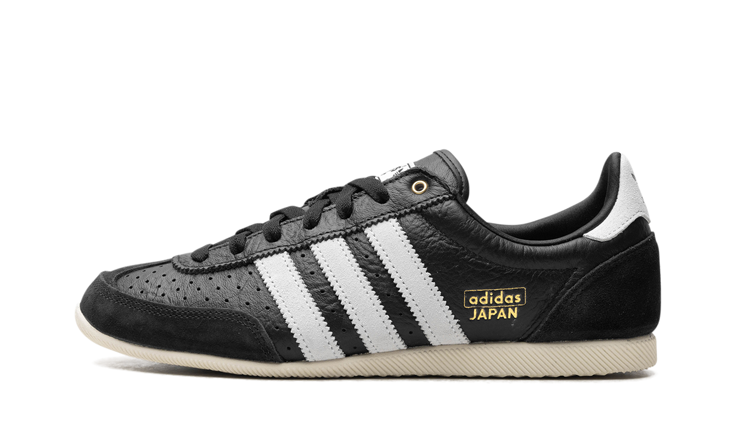 Japan WMNS "Core Black Cloud White" IH5490